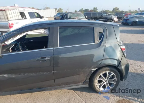 2020 Chevrolet Sonic Fwd Lt 5-Door из США, поврежденный, VIN 1G1JD6SB8L4139941